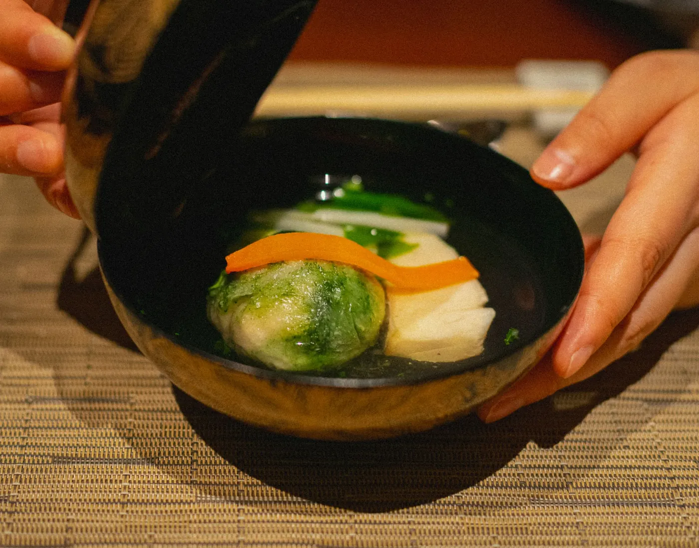 季節の野菜が入ったお椀