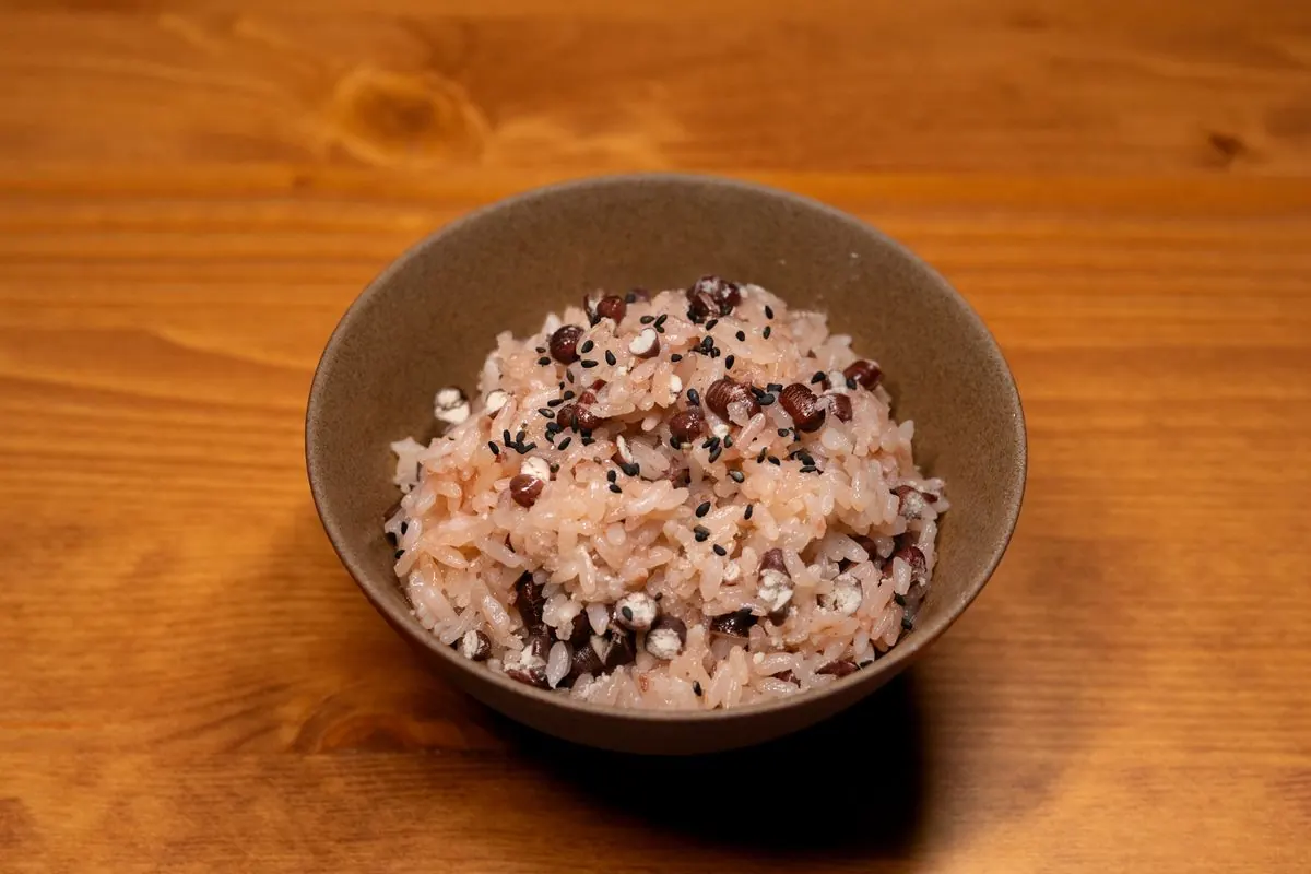 器に盛ったお赤飯