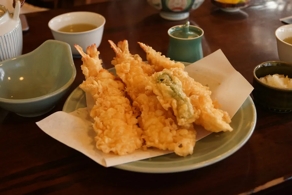揚げたての海老の天ぷら