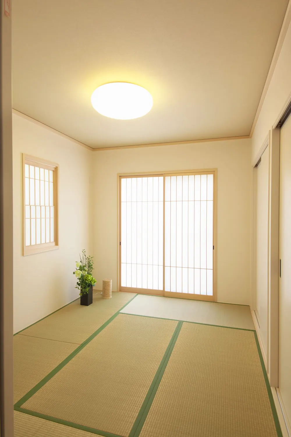 畳と障子の、明るい和室